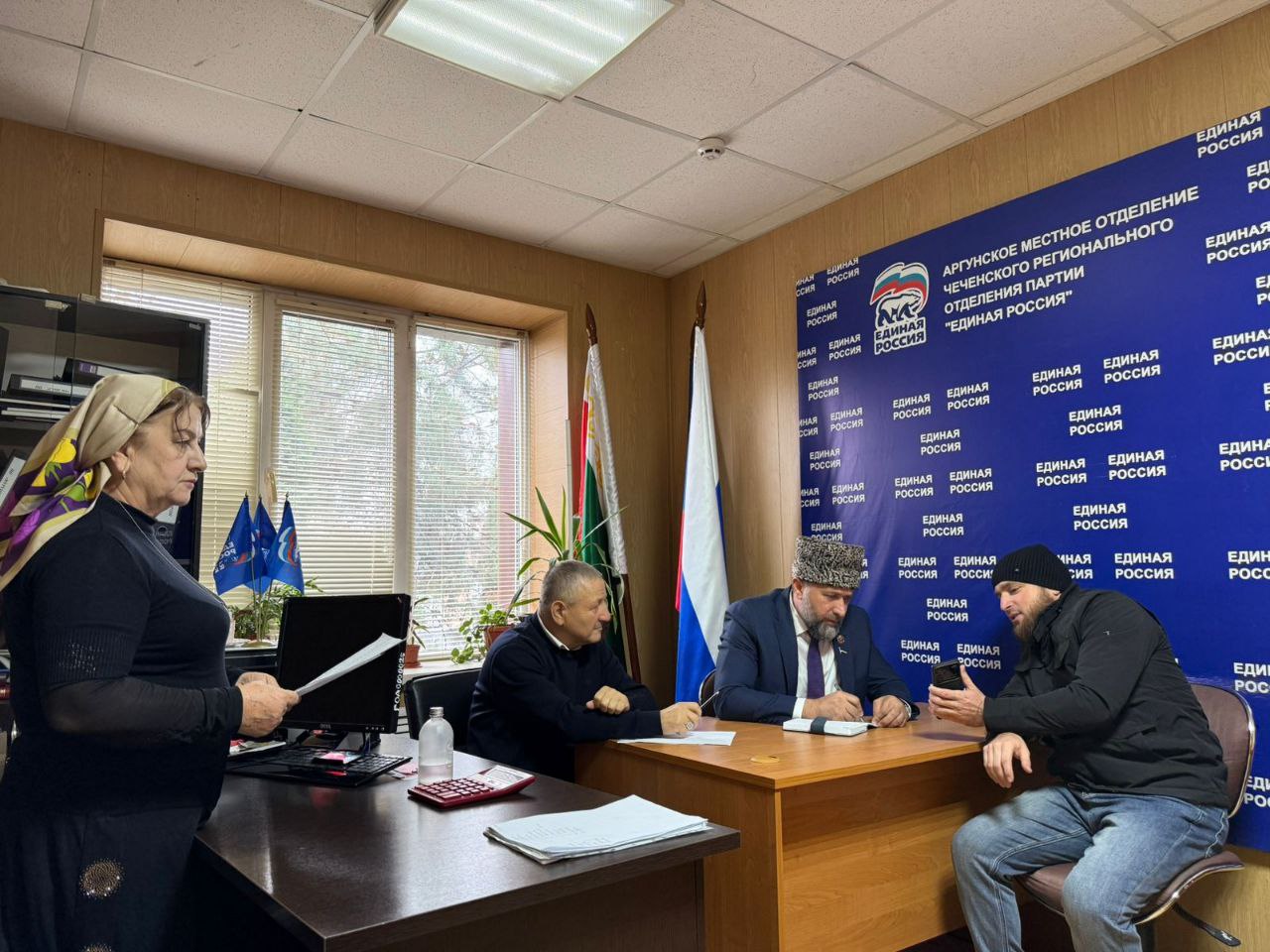 Народные избранники оказывают активное содействие жителям в решении проблемных вопросов Народные избранники оказывают активное содействие жителям в решении проблемных вопросов