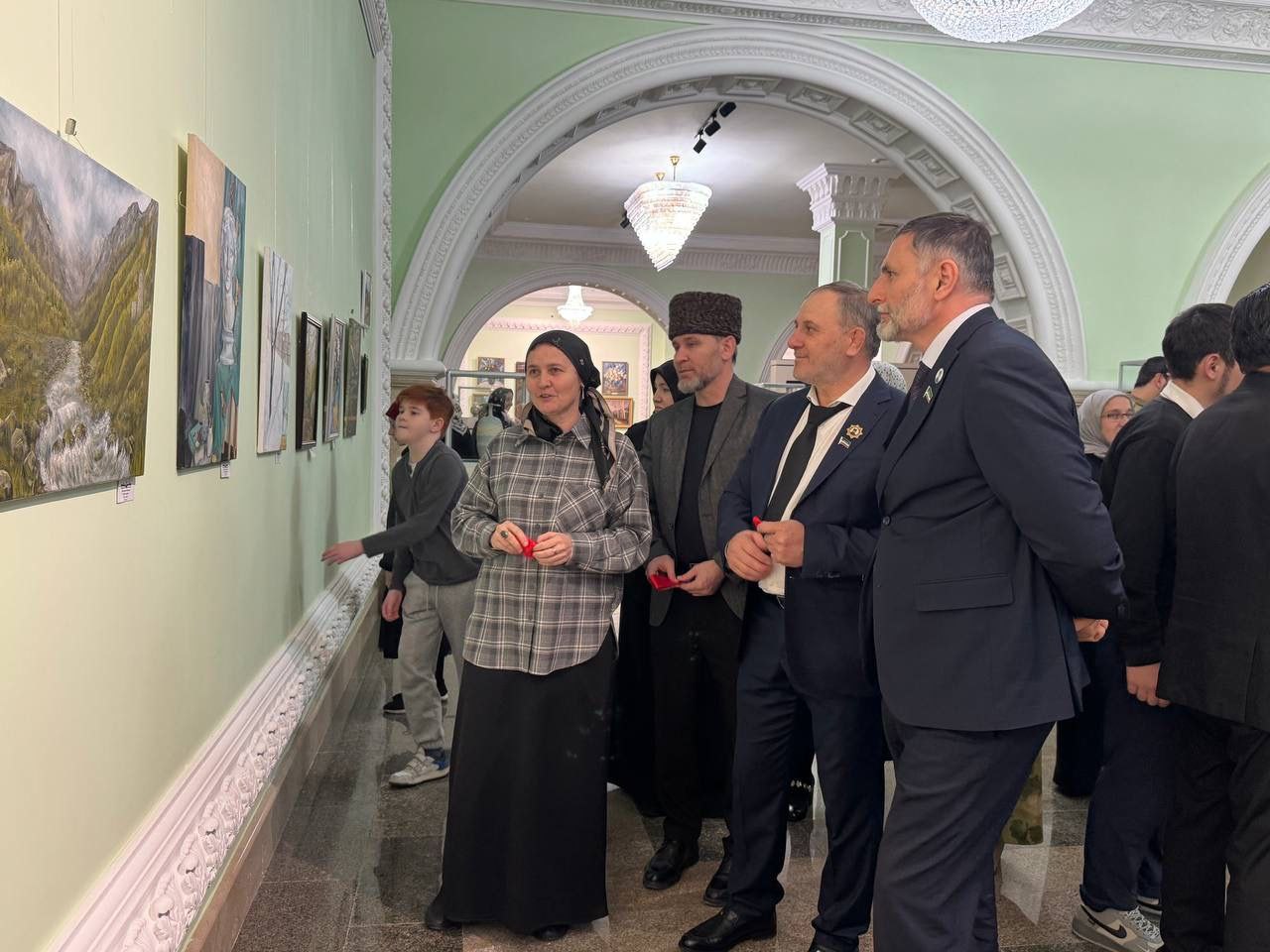 Депутаты приняли участие в открытии выставки «Педагогический вернисаж» Депутаты приняли участие в открытии выставки «Педагогический вернисаж»