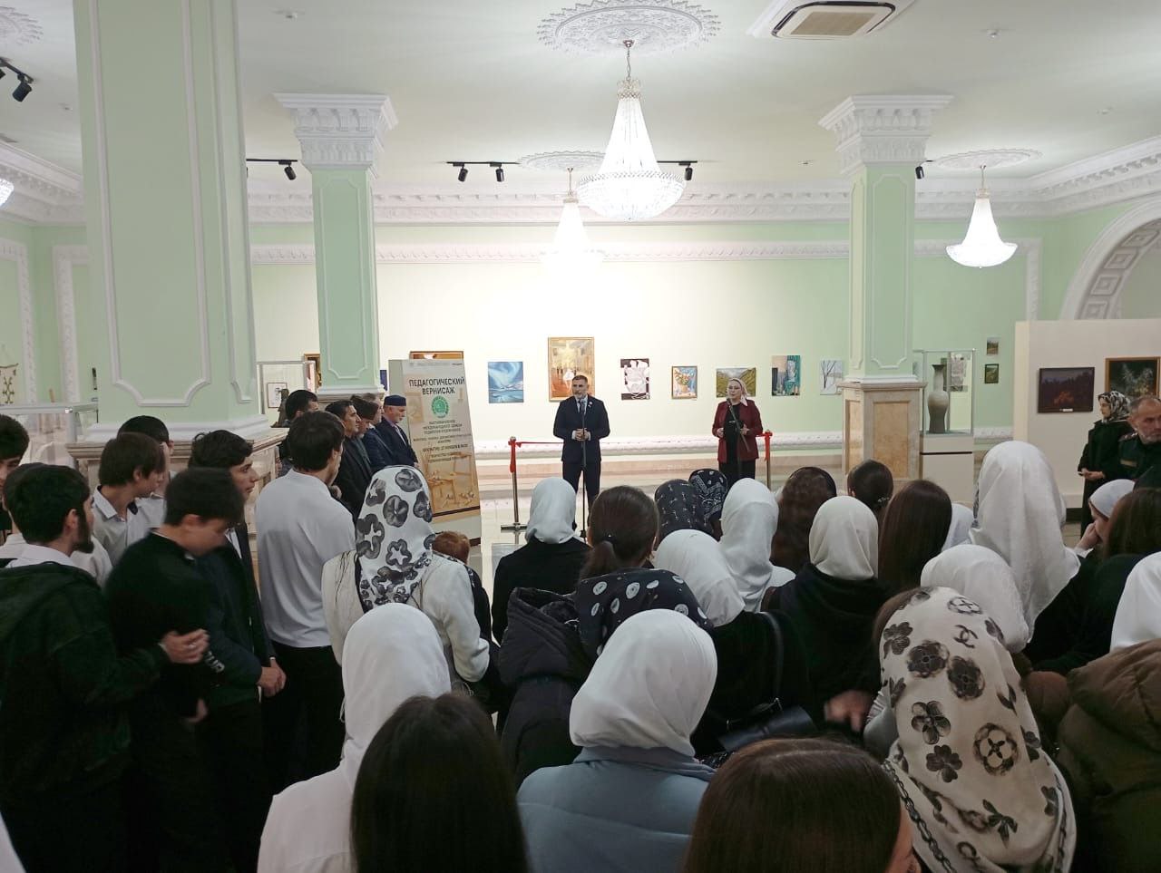 Депутаты приняли участие в открытии выставки «Педагогический вернисаж» Депутаты приняли участие в открытии выставки «Педагогический вернисаж»