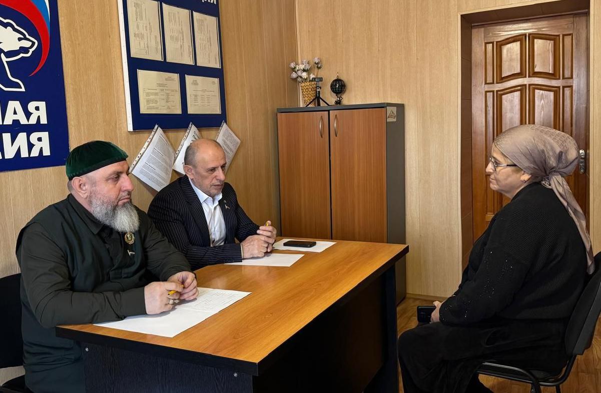 Народные избранники оказывают активное содействие жителям в решении проблемных вопросов Народные избранники оказывают активное содействие жителям в решении проблемных вопросов