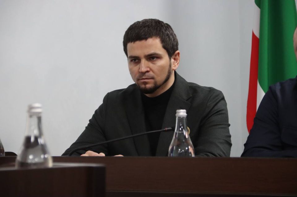 Грозного Хас-Магомед Кадыров в рамках программы «Особый разговор» на ЧГТРК «Грозный» обратился к жителям города с призывом соблюдать порядок, беречь имущество и ответственно относиться к общим территориям