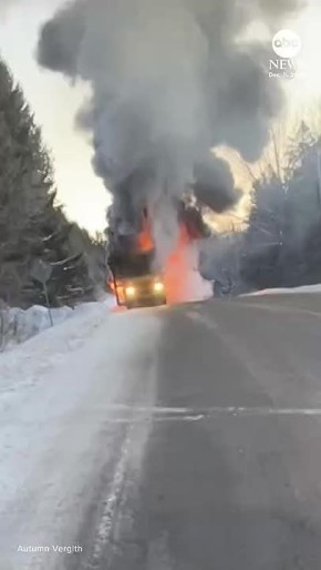 В США на ходу загорелся школьный автобус