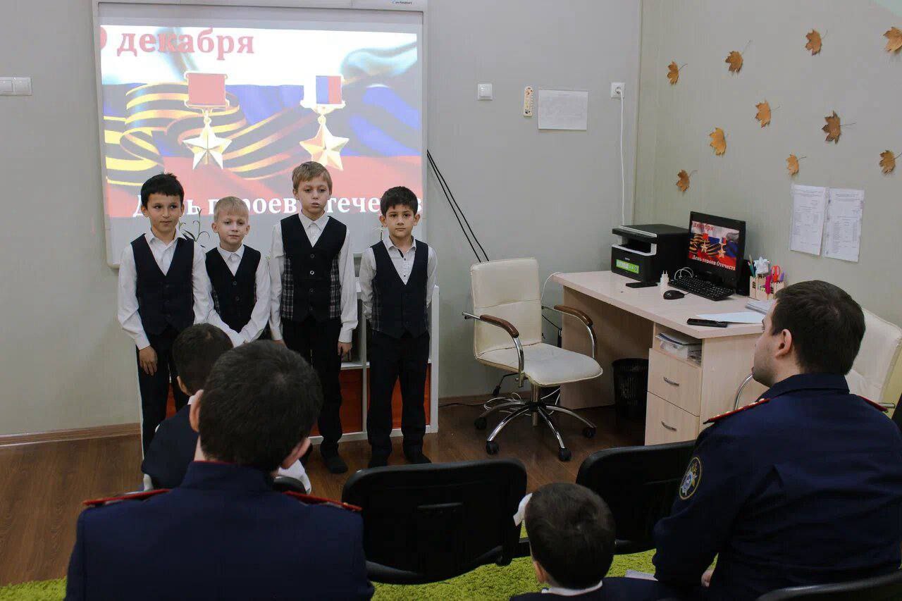 Ежегодно наша страна 9 декабря отмечает памятную дату - День Героев Отечества, которая установлена Государственной Думой Российской Федерации 25 января 2007 года Ежегодно наша страна 9 декабря отмечает памятную дату - День Героев Отечества, которая установлена Государственной Думой Российской Федерации 25 января 2007 года