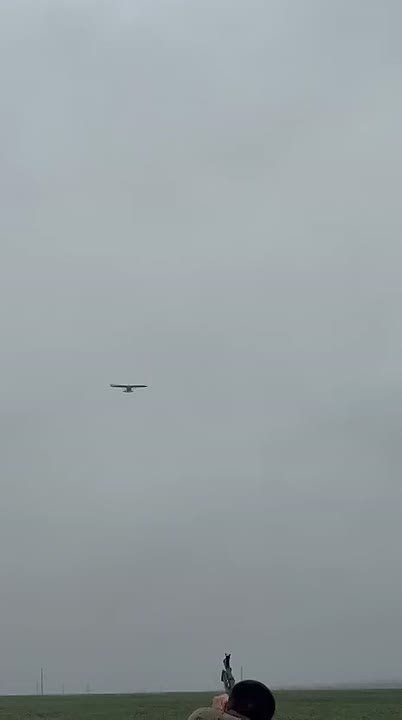 Уничтожение дальнего дрона-камикадзе ВСУ на базе легкомоторного самолета E-300 SkyRanger стрелковым огнем в небе над Чечней