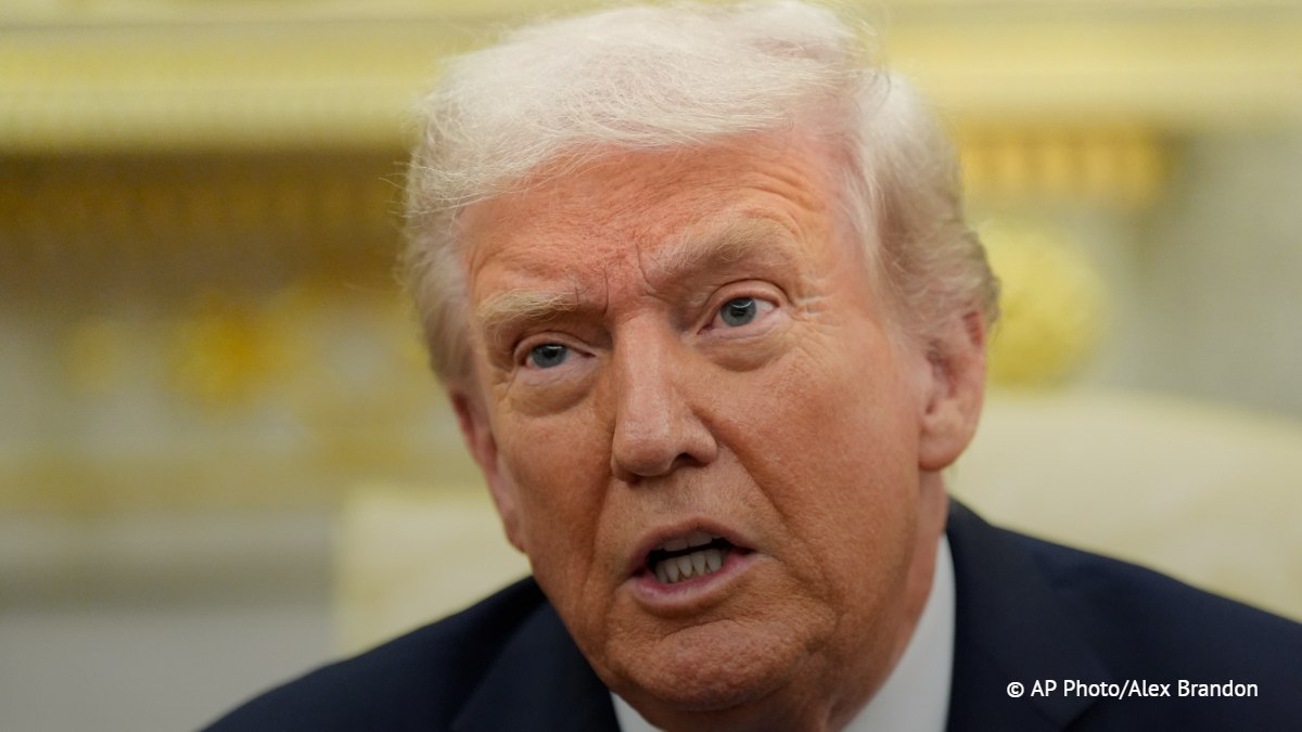 Трамп считает Зеленского "торгашом", которому удалось выпросить у США $350 млрд на военные нужды