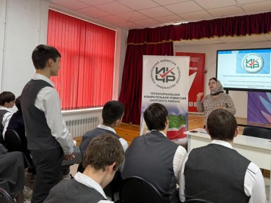 В Наурском районе школьники обсудили связь между подвигами героев и гражданским выбором