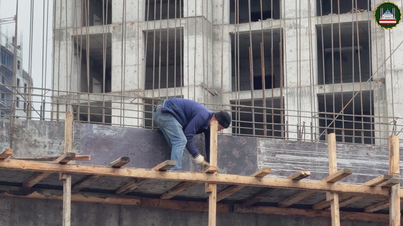 В ГРОЗНОМ АКТИВНО ПРОДОЛЖАЕТСЯ СТРОИТЕЛЬСТВО ВТОРОЙ ЛИНИИ РАЙОНА ПУТИНА