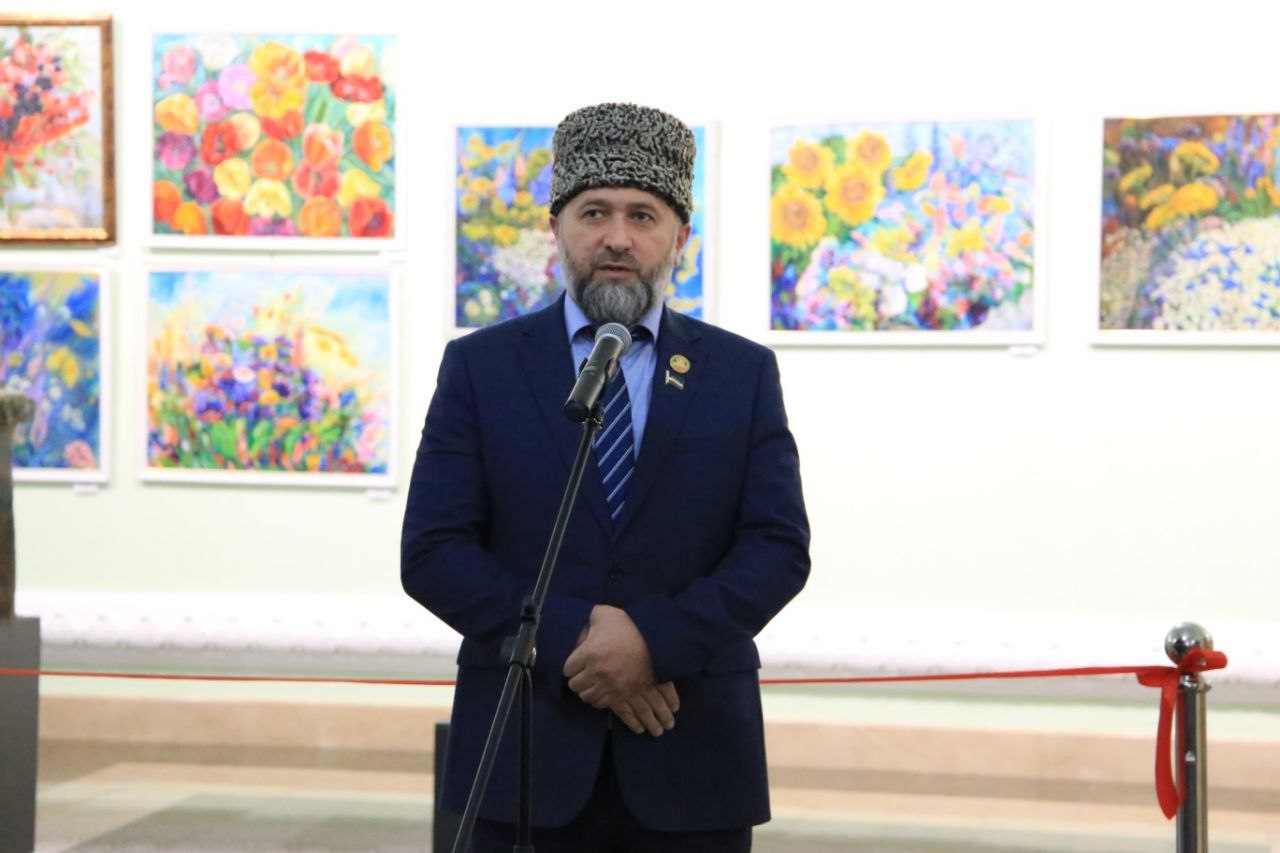 Парламентарии посетили открытие художественной выставки «Дорогами вдохновения» Парламентарии посетили открытие художественной выставки «Дорогами вдохновения»
