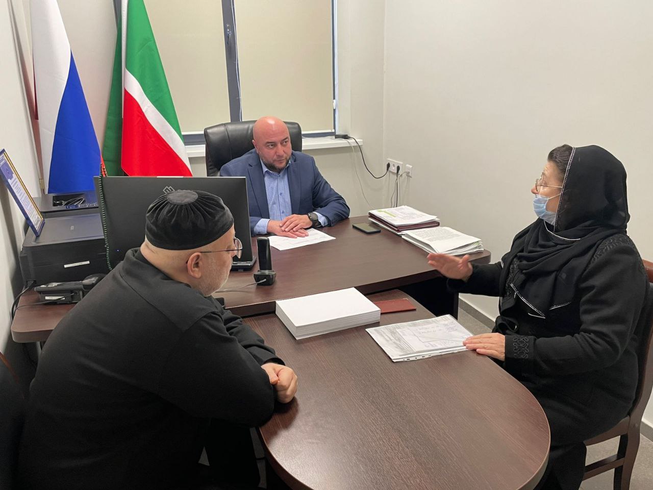 Сегодня в Администрации Главы и Правительства ЧР начальник управления по работе с обращениями граждан Салихов М. М. провел личный прием граждан, в ходе которого было рассмотрено несколько обращений Сегодня в Администрации Главы и Правительства ЧР начальник управления по работе с обращениями граждан Салихов М. М. провел личный прием граждан, в ходе которого было рассмотрено несколько обращений