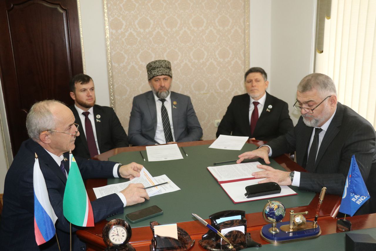 Хусейн Кадыров провел заседание комитета Хусейн Кадыров провел заседание комитета