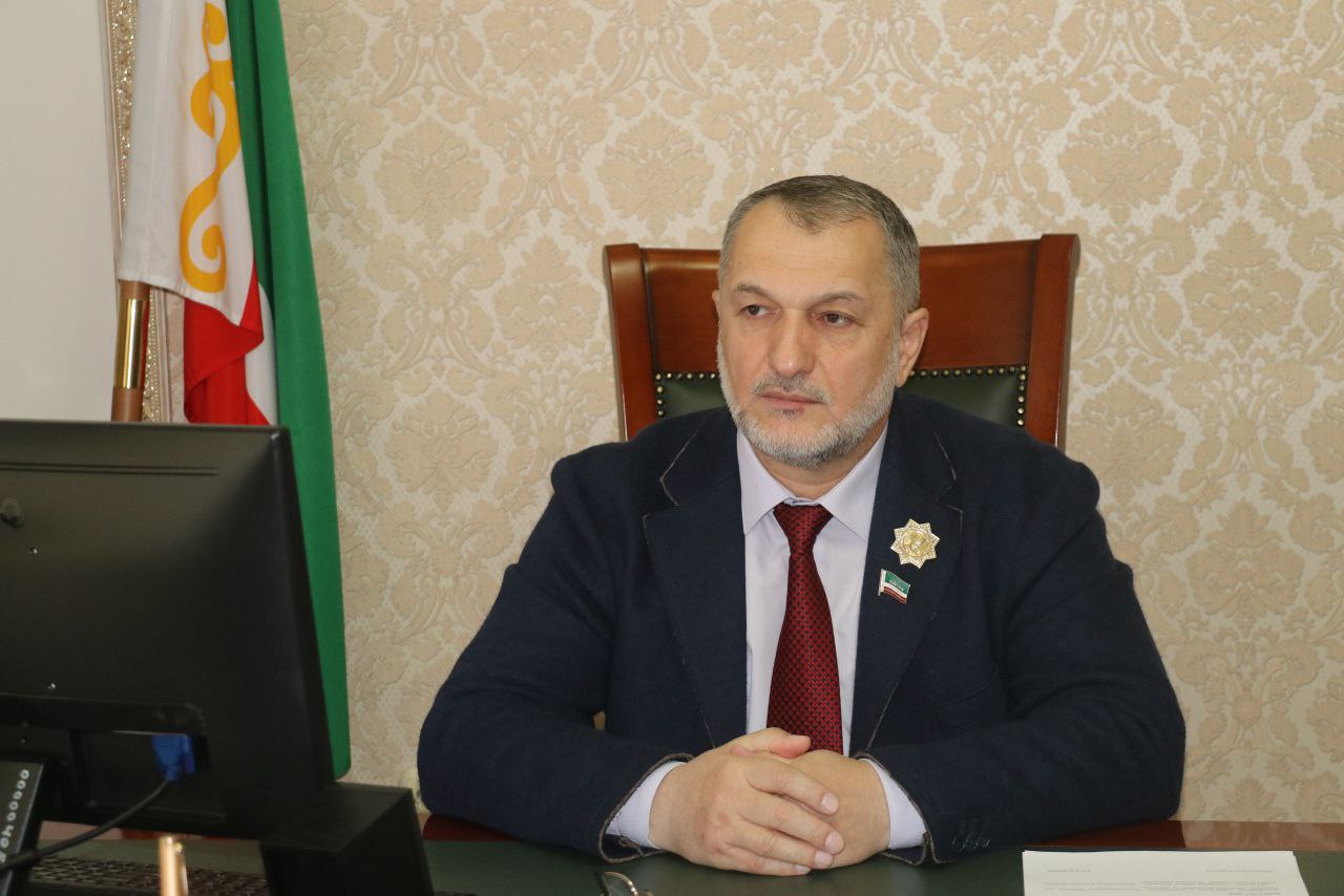 Хусейн Кадыров провел заседание комитета Хусейн Кадыров провел заседание комитета