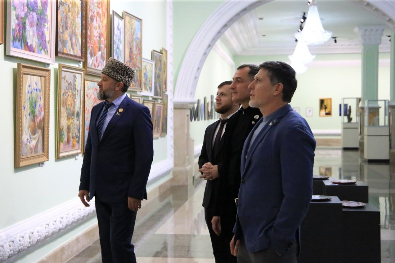 Парламентарии посетили открытие художественной выставки «Дорогами вдохновения» Парламентарии посетили открытие художественной выставки «Дорогами вдохновения»