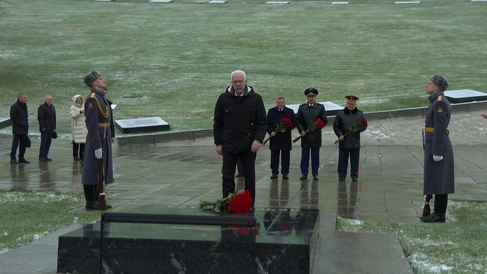 Директор федеральной службы войск Национальной гвардии Виктор Золотов в Грозном вручил отличившимся бойцам СКВО ведомственные и государственные награды
