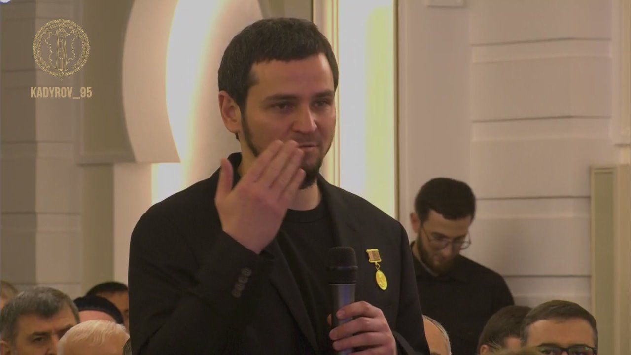 Рамзан Кадыров: В ходе Прямой линии с журналистами и жителями Чеченской Республики обсудили широкий круг вопросов, касающихся итогов уходящего года и наиболее актуальных тем сегодняшнего дня