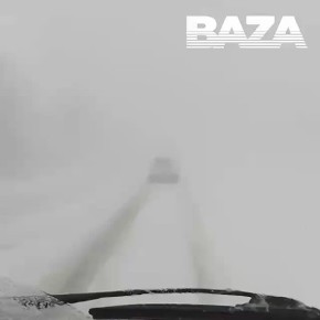 Больше 12 часов десятки людей находятся в снежном плену на трассе в Саратовской области