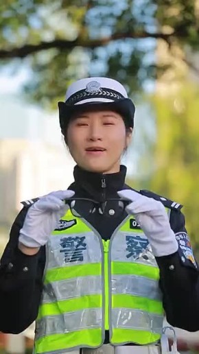 Полиции в Китае выдали ИИ-очки — они смотрят на человека или машину и за 1-2 секунды получают всю информацию: личность, нарушения, регистрация и так далее