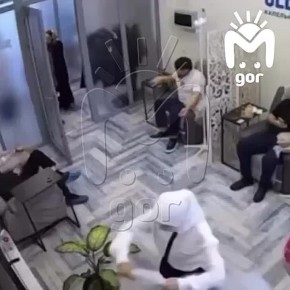 Получаем порцию уважения с утра понедельника: пациенты одной из клиник в Чечне встали, когда в процедурную зашёл старший