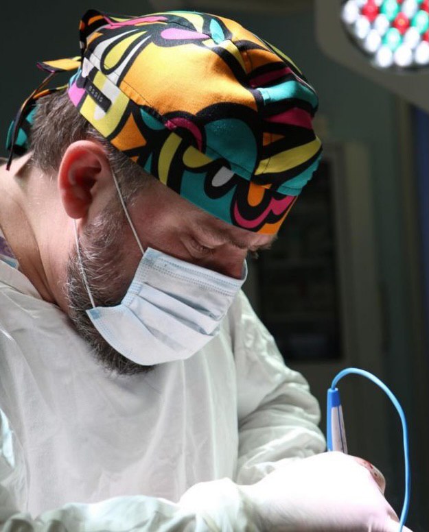 В мире медицины, где каждая минута на счету, а ответственность за жизни пациентов ложится неподъемным грузом, мы привыкли видеть врачей сосредоточенными исключительно на своей профессии В мире медицины, где каждая минута на счету, а ответственность за жизни пациентов ложится неподъемным грузом, мы привыкли видеть врачей сосредоточенными исключительно на своей профессии