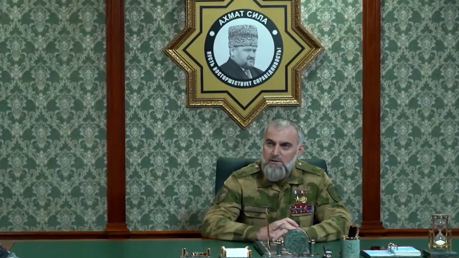 Начальник управления Росгвардии по Чеченской Республике, Герой России, генерал-лейтенант Шарип Делимханов встретился с желающими работать в рядах ведомства