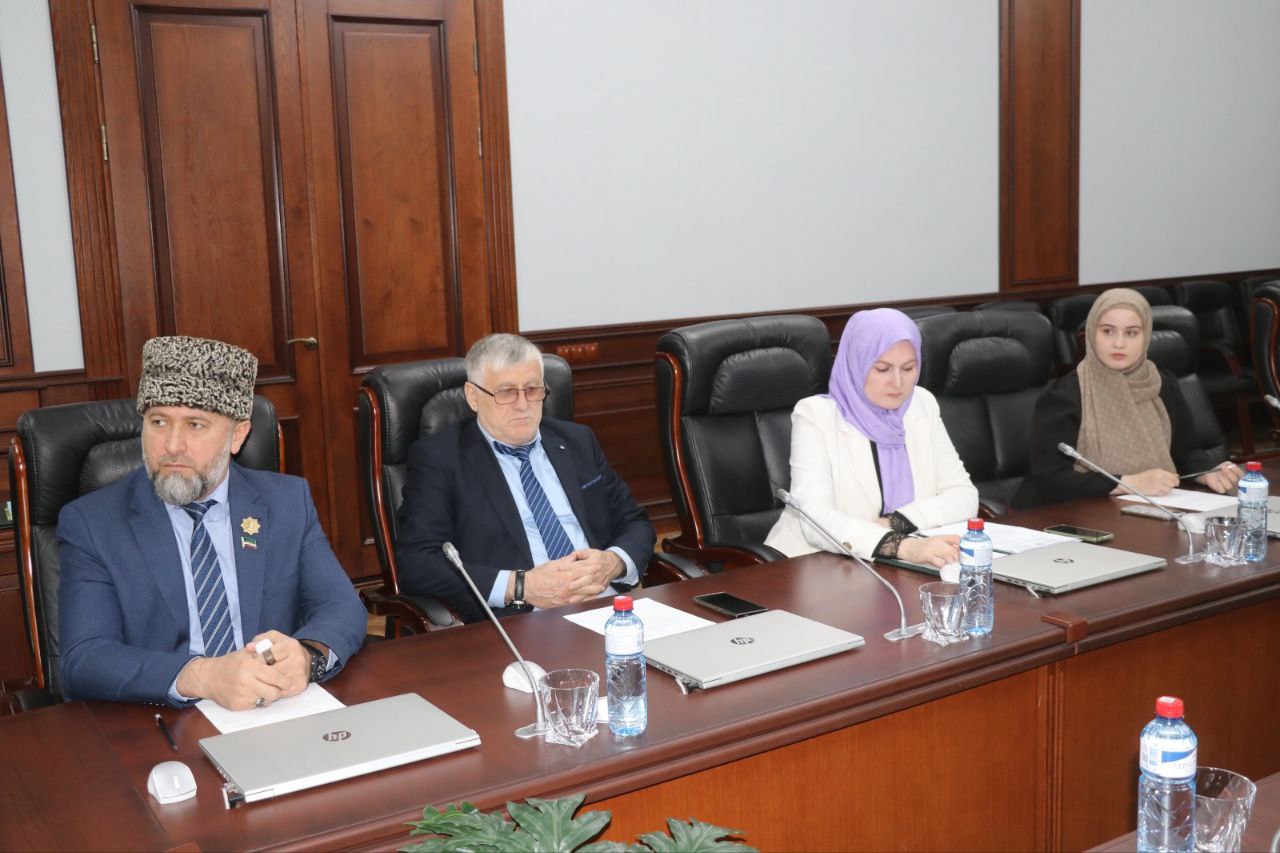 Аламахад Ельсаев провёл заседание комитета Аламахад Ельсаев провёл заседание комитета