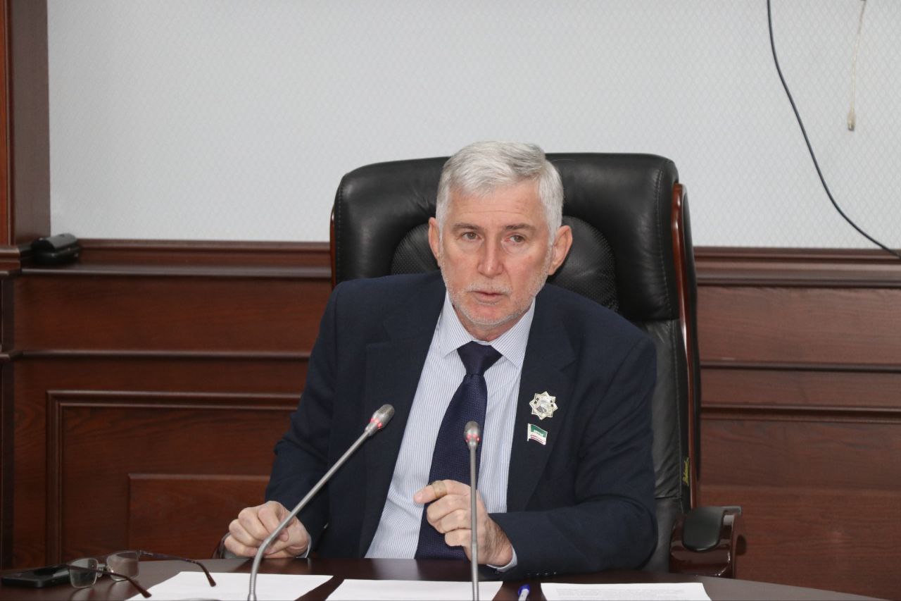 Аламахад Ельсаев провёл заседание комитета Аламахад Ельсаев провёл заседание комитета