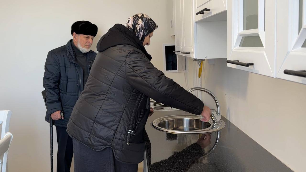 Жилищный вопрос семьи Умаровых, обратившейся к Главе ЧР Рамзану Кадырову во время его Прямой линии, решен Жилищный вопрос семьи Умаровых, обратившейся к Главе ЧР Рамзану Кадырову во время его Прямой линии, решен