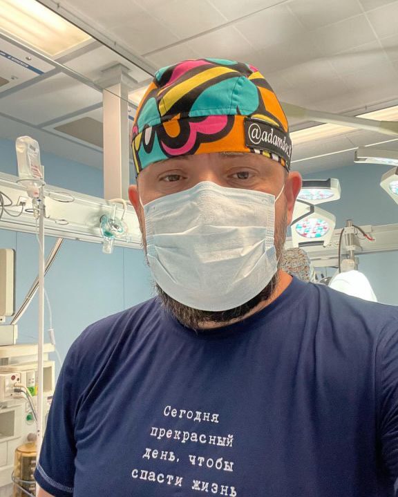 В мире медицины, где каждая минута на счету, а ответственность за жизни пациентов ложится неподъемным грузом, мы привыкли видеть врачей сосредоточенными исключительно на своей профессии В мире медицины, где каждая минута на счету, а ответственность за жизни пациентов ложится неподъемным грузом, мы привыкли видеть врачей сосредоточенными исключительно на своей профессии