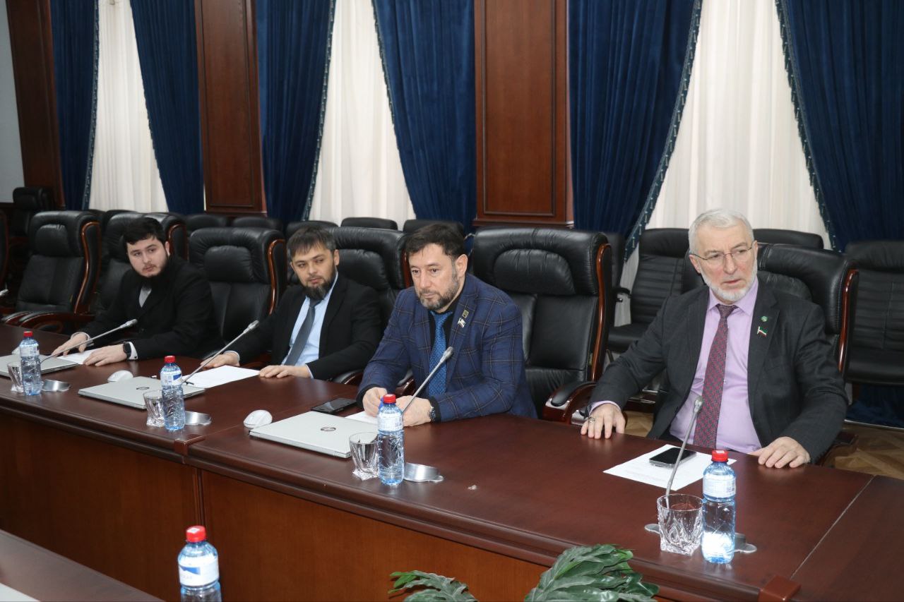 Аламахад Ельсаев провёл заседание комитета Аламахад Ельсаев провёл заседание комитета