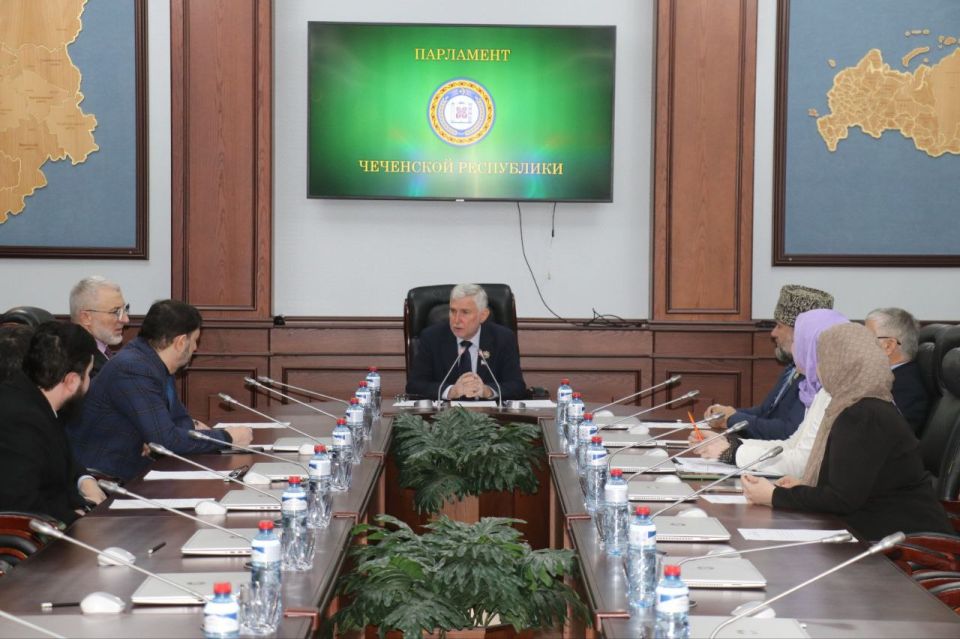 Аламахад Ельсаев провёл заседание комитета