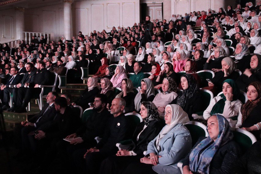 Фоторепортаж | Торжественная церемония закрытия Всероссийского проекта «Грозный — культурная столица России 2025 года» Фоторепортаж | Торжественная церемония закрытия Всероссийского проекта «Грозный — культурная столица России 2025 года»