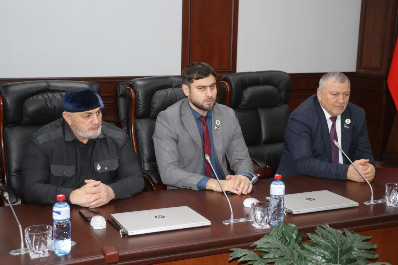 В Парламенте Чеченской Республики прошло заседание межведомственной пограничной комиссии ЧР В Парламенте Чеченской Республики прошло заседание межведомственной пограничной комиссии ЧР