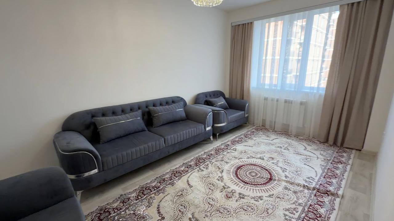 Еще одна семья участника специальной военной операции получила квартиру по итогам прошедшей в воскресенье Прямой линии с Главой региона Рамзаном Кадыровым Еще одна семья участника специальной военной операции получила квартиру по итогам прошедшей в воскресенье Прямой линии с Главой региона Рамзаном Кадыровым