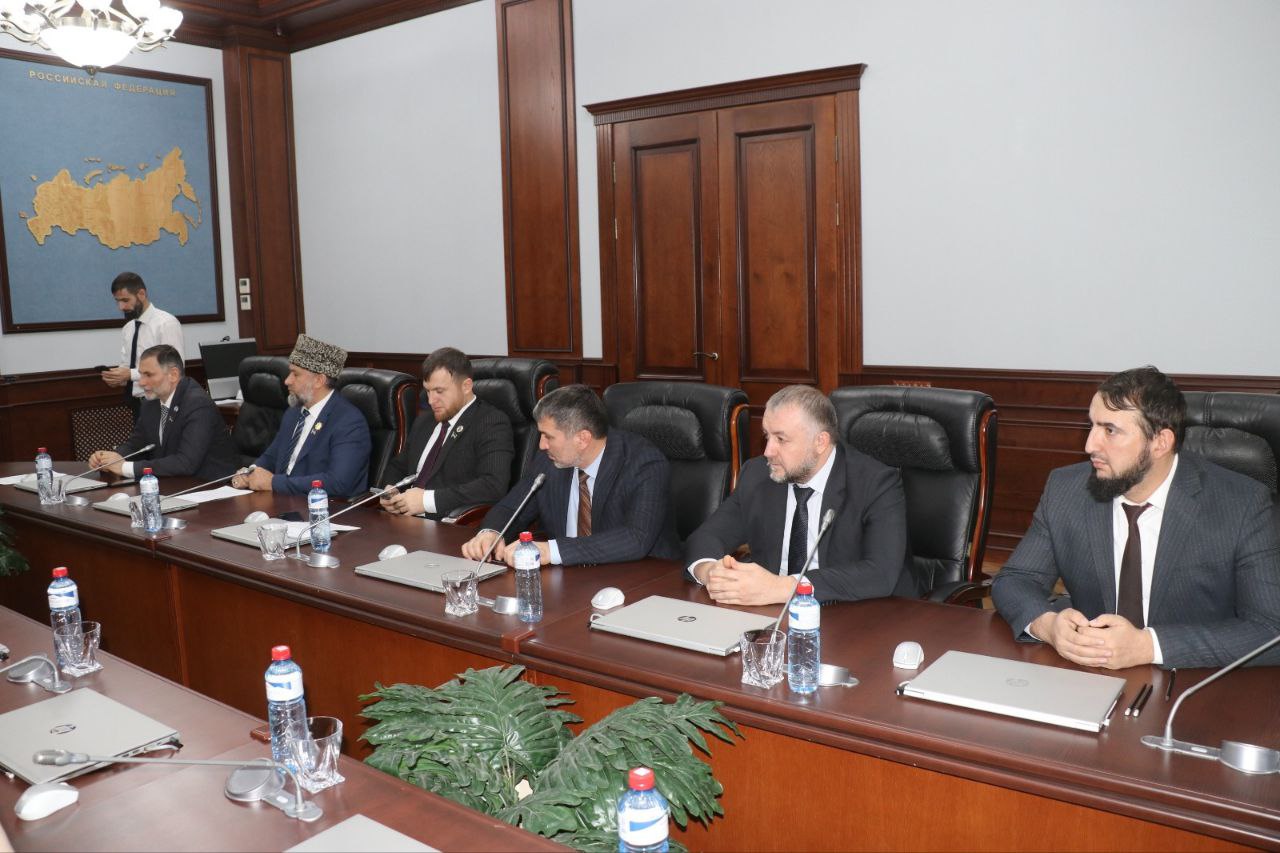 Муса Ханариков провел заседание Комитета по вопросам социальной политики, здравоохранения и спорта Муса Ханариков провел заседание Комитета по вопросам социальной политики, здравоохранения и спорта