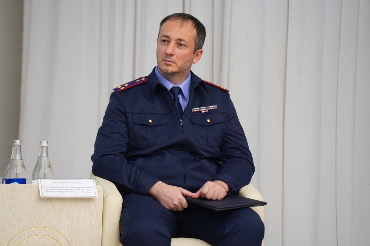 И.о. руководителя отдела криминалистики следственного управления СК России по Чеченской Республике Зелимхан Батукаев принял участие в торжественном мероприятии «Россия – наш общий», состоявшемся в Чеченском государственном... И.о. руководителя отдела криминалистики следственного управления СК России по Чеченской Республике Зелимхан Батукаев принял участие в торжественном мероприятии «Россия – наш общий», состоявшемся в Чеченском государственном...