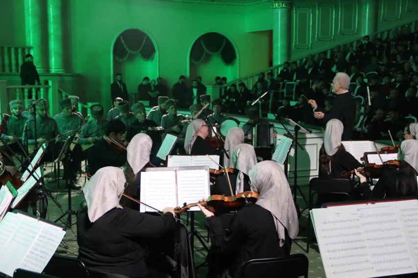 Фоторепортаж | Торжественная церемония закрытия Всероссийского проекта «Грозный — культурная столица России 2025 года» Фоторепортаж | Торжественная церемония закрытия Всероссийского проекта «Грозный — культурная столица России 2025 года»