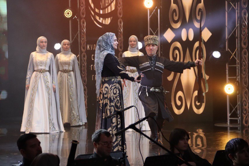 Фоторепортаж | Торжественная церемония закрытия Всероссийского проекта «Грозный — культурная столица России 2025 года» Фоторепортаж | Торжественная церемония закрытия Всероссийского проекта «Грозный — культурная столица России 2025 года»