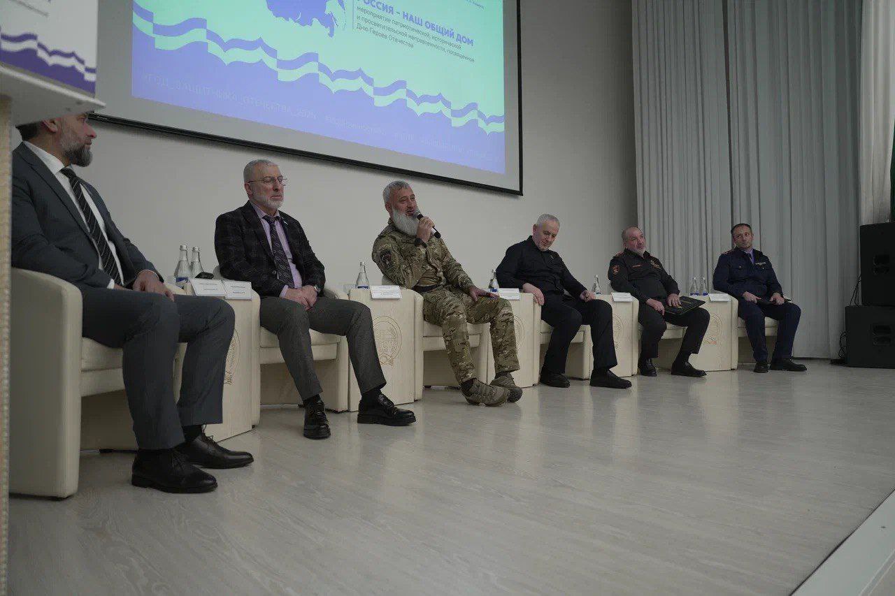 И.о. руководителя отдела криминалистики следственного управления СК России по Чеченской Республике Зелимхан Батукаев принял участие в торжественном мероприятии «Россия – наш общий», состоявшемся в Чеченском государственном... И.о. руководителя отдела криминалистики следственного управления СК России по Чеченской Республике Зелимхан Батукаев принял участие в торжественном мероприятии «Россия – наш общий», состоявшемся в Чеченском государственном...