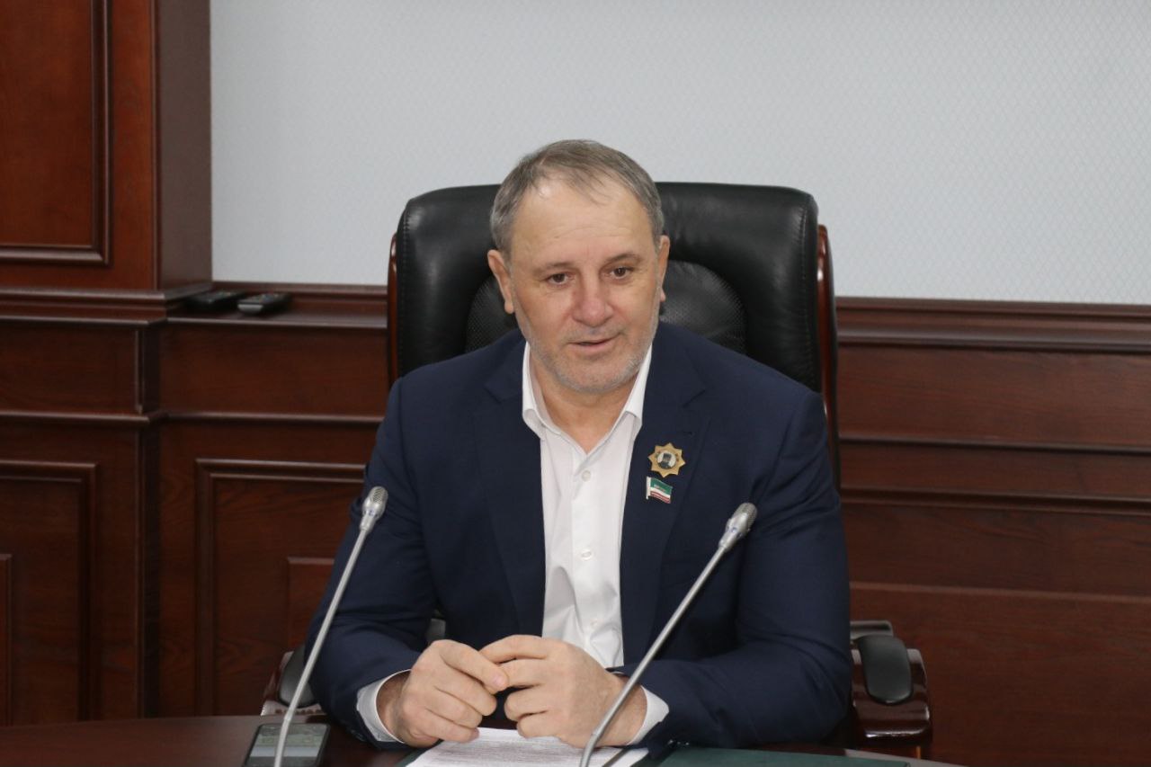 Муса Ханариков провел заседание Комитета по вопросам социальной политики, здравоохранения и спорта Муса Ханариков провел заседание Комитета по вопросам социальной политики, здравоохранения и спорта