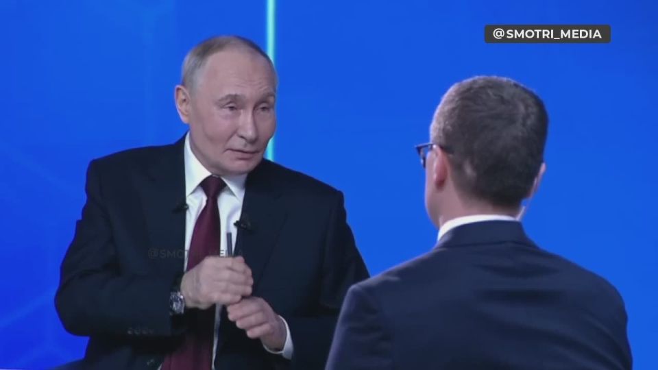 Бойцы СВО ничем не хуже ветеранов Великой Отечественной, подчеркнул Путин, отвечая на вопрос об участниках программы "Время героев"