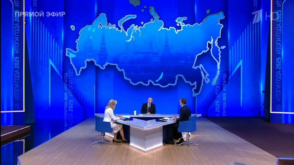 Россия пока не видит готовности Украины обсуждать территориальный вопрос, заявил Президент страны Владимир Путин