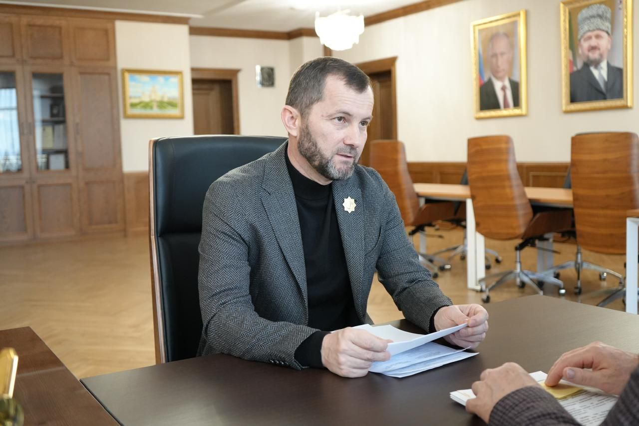 Ассаламу Алайкум!. Сегодня Руководитель Администрации Главы и Правительства ЧР Галас Таймасханов провёл рабочую встречу с министром образования и науки ЧР Хож-Бауди Дааевым Ассаламу Алайкум!. Сегодня Руководитель Администрации Главы и Правительства ЧР Галас Таймасханов провёл рабочую встречу с министром образования и науки ЧР Хож-Бауди Дааевым