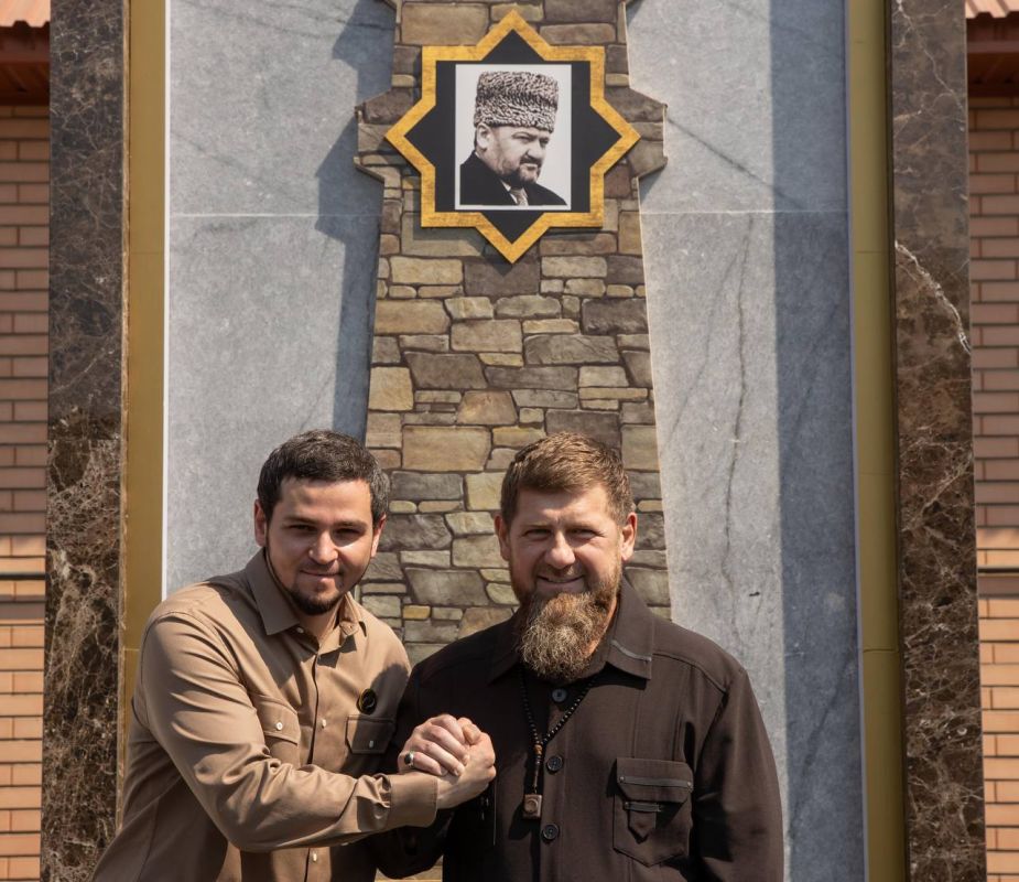 ГЛАВЕ ЧЕЧЕНСКОЙ РЕСПУБЛИКИ ВРУЧЁН ПОЧЁТНЫЙ ЗНАК «ЗА ДОСТИЖЕНИЯ В СПОРТЕ»