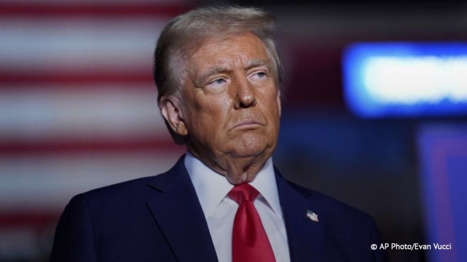 Демократы могут объявить импичмент Трампу, если получат большинство в Конгрессе после промежуточных выборов 2026 года, заявил спикер Палаты представителей, член Республиканской партии Майк Джонсон