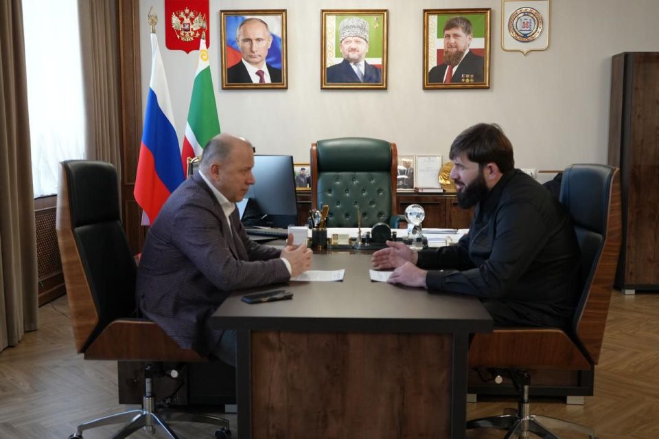 Дорогие друзья!. Сегодня также состоялась рабочая встреча Руководителя Администрации Главы и Правительства ЧР Галаса Таймасханова с главой администрации Ачхой-Мартановского муниципального района Хазбулатом Амаевым