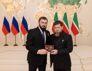 Магомед Даудов: Уважаемый РАМЗАН АХМАТОВИЧ! ДОРОГОЙ БРАТ! Примите искренние слова благодарности за присвоение мне почётного звания «Заслуженный экономист Чеченской Республики»!