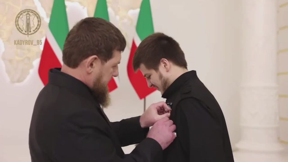 Помощнику Главы Чеченской Республики, Секретарю Совета Безопасности ЧР Адаму Кадырову вручили медаль «Памяти Ахмата-Хаджи Кадырова, Первого Президента Чеченской Республики»