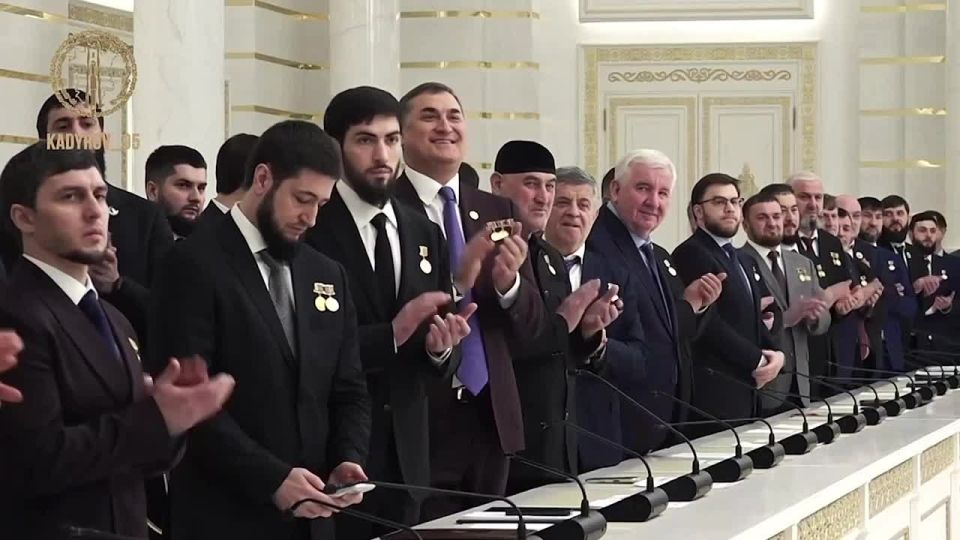 АДАМА КАДЫРОВА НАГРАДИЛИ МЕДАЛЬЮ «ПАМЯТИ АХМАТ-ХАДЖИ КАДЫРОВА»