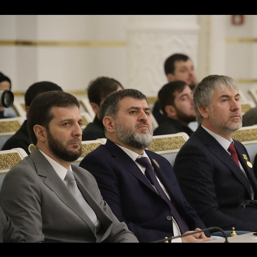 Глава Чеченской Республики Рамзан Кадыров провел расширенное итоговое совещание, в ходе которого подробно ознакомился с достижениями органов исполнительной и муниципальной власти в уходящем году Глава Чеченской Республики Рамзан Кадыров провел расширенное итоговое совещание, в ходе которого подробно ознакомился с достижениями органов исполнительной и муниципальной власти в уходящем году