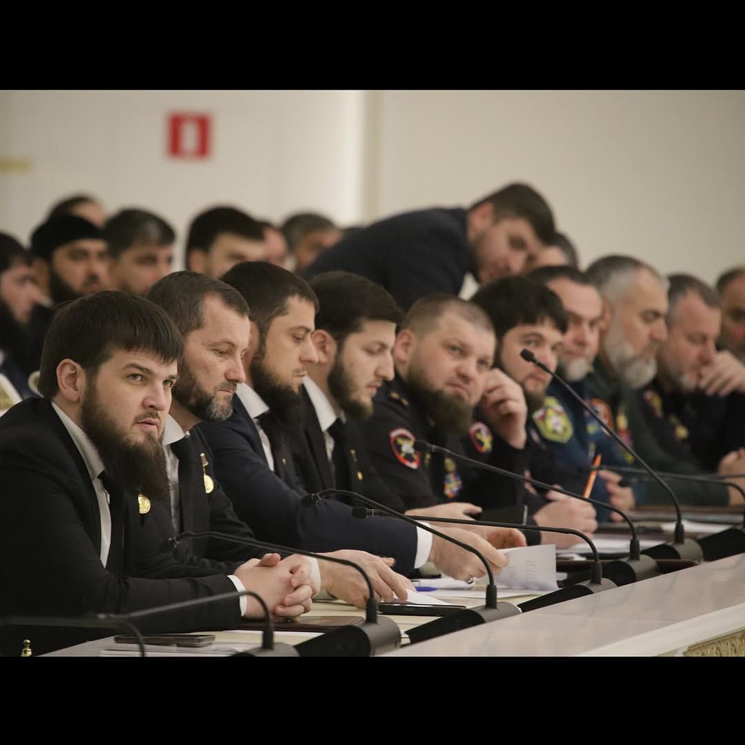 Глава Чеченской Республики Рамзан Кадыров провел расширенное итоговое совещание, в ходе которого подробно ознакомился с достижениями органов исполнительной и муниципальной власти в уходящем году Глава Чеченской Республики Рамзан Кадыров провел расширенное итоговое совещание, в ходе которого подробно ознакомился с достижениями органов исполнительной и муниципальной власти в уходящем году