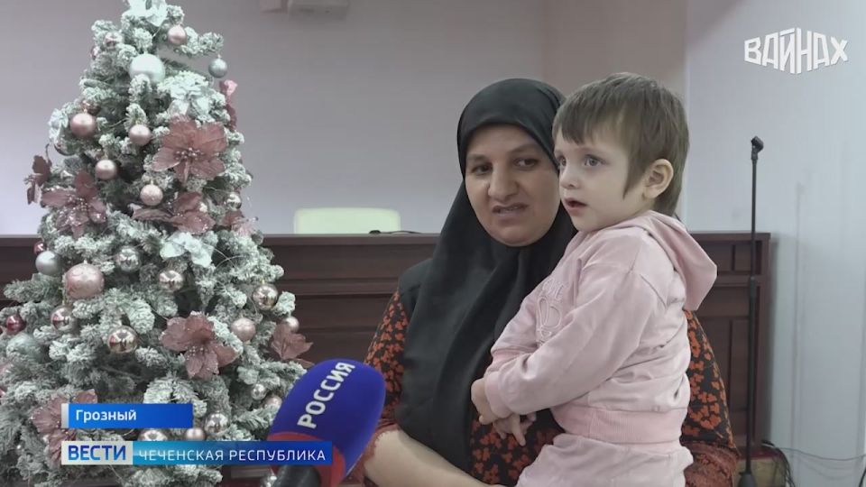 Яркие конкурсы, весёлые игры и сладкие подарки — таким запомнился праздник для юных пациентов Республиканской детской клинической больницы имени Е.П. Глинки. Мероприятие прошло в рамках благотворительной новогодней акции...